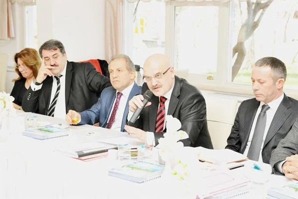 Baz istasyonu üzerinden siyaset 2 muhtarlar 20 O4pMo412GP