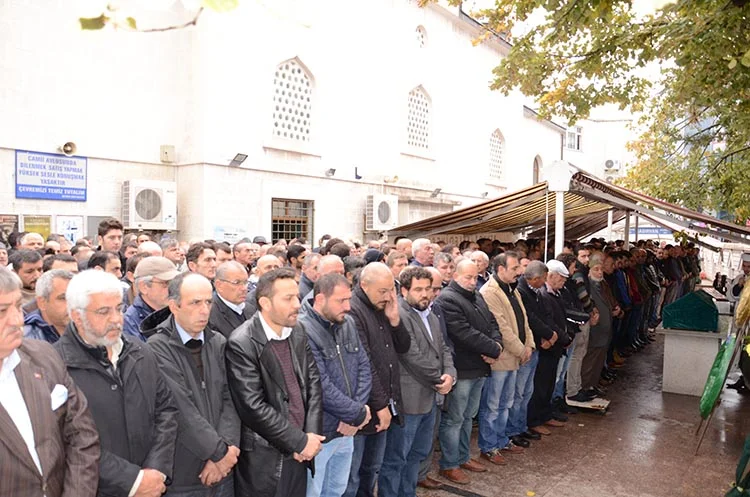 Emin Yavuz'un babası dualarla ebediyete teslim edildi 1 mustafa yvauz cena KDdB3 pLiG