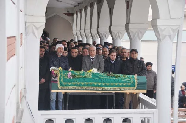 Beykozlu Necla Okur vefat etti 3 necla cenaze secili 7 Y93jYGc4LY