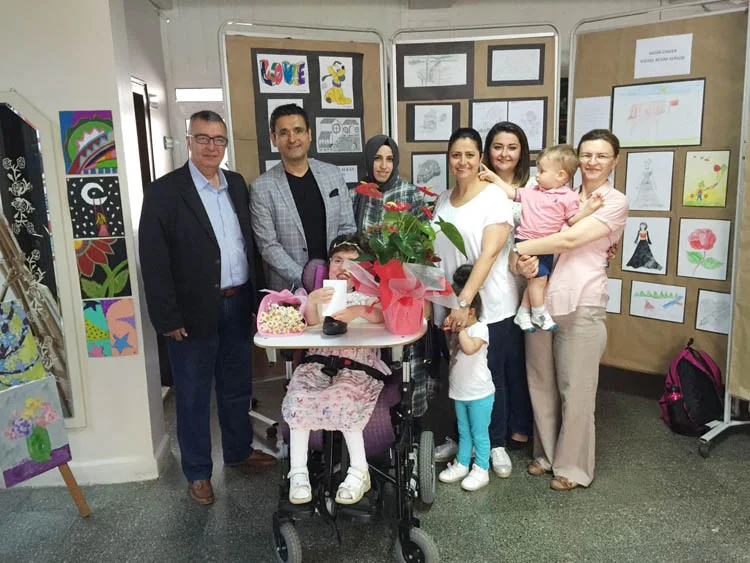 Nehir, sanat ilgisini sergiyle taçlandırdı 1