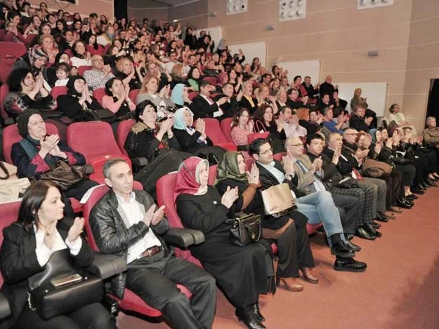 Nevin Çalışkan ve koristleri yine mest etti 3 nevin caliskan konser 1 q4D5wtEQWX