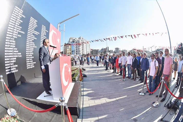 Özel Kalem Müdürleri, Taksim şehitlerini ziyaret etti 3 oz kal mudur swit2XHIG