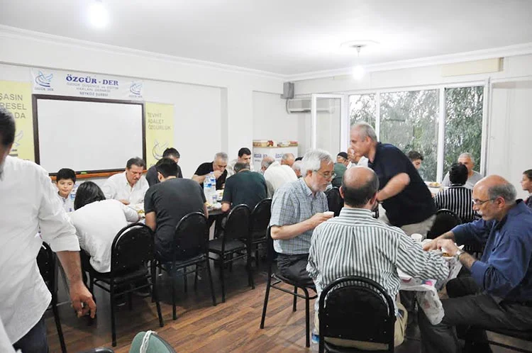 Özgür-Der, Beykozlu üyelerini iftarda buluşturdu 2