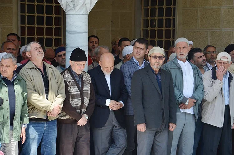 Anne Pakize Oral son yolculuğuna uğurlandı 2 pakize or qMRbDV8BcU