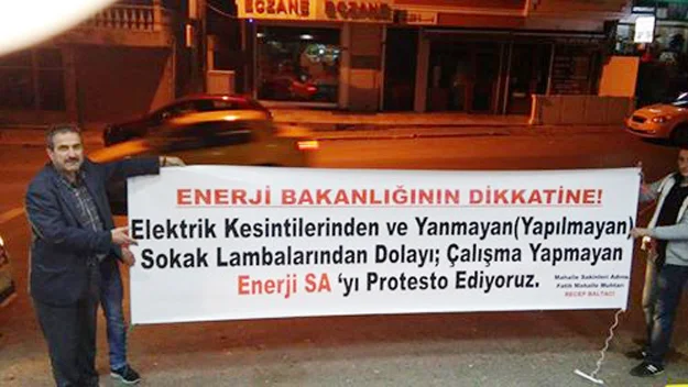 Muhtardan Enerjisa'ya protesto pankartı 1 pankart SdK8kgh ZN