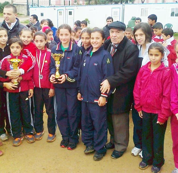 Atlet öğrenciler öğretmenler için koştu 2