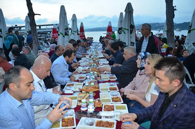 Beykoz Paşabahçe’de iftar sofraları doldu taştı 3 pasa ift cIrg OXAM2