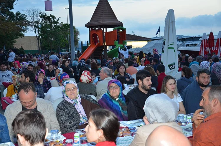 Beykoz Paşabahçe’de iftar sofraları doldu taştı 4 pasa iftar 4 2JM0k6UH8r