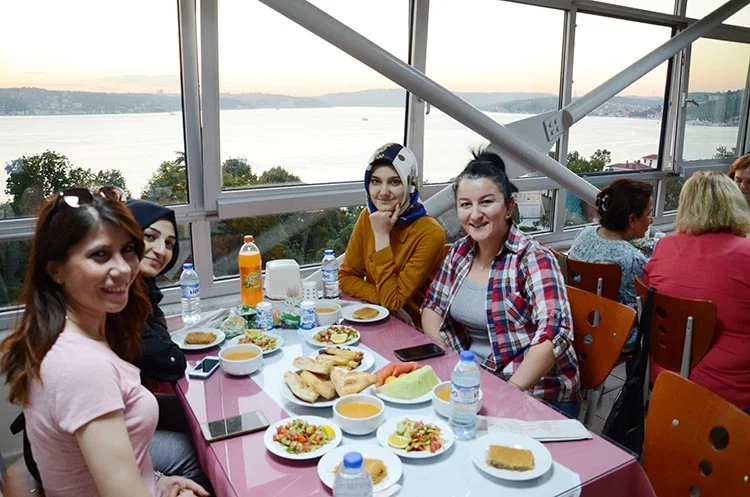 Devlet Hastanesi personeli iftar için bir aradaydı 2 personel iftar 20 GPJdpysLcp