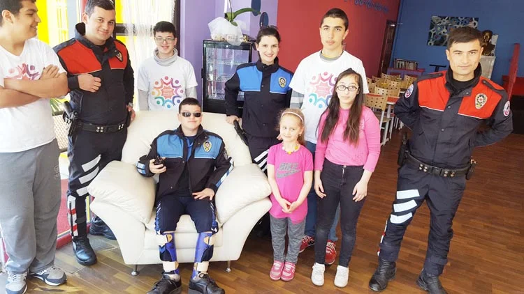 Beykoz'da Gökkuşağı çocukları polis oldu 1