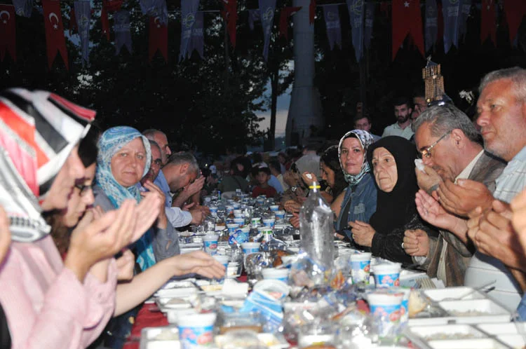 Beykoz'da protokolsüz iftar sofrası kuruldu 2 protokolsuz iftar 17 31cBqdFtlU