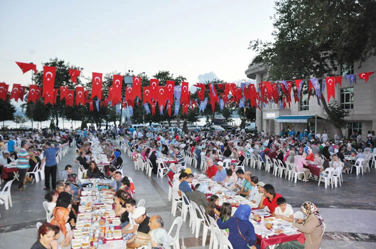 Beykoz'da protokolsüz iftar sofrası kuruldu 1 protokolsuz iftar 8 D0QPuz80an