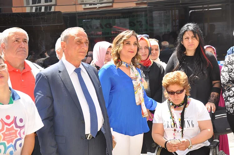 Bayan Bakoğlu, Beykoz’da yine baktırmayı başardı 5 resim sergisi 29 uqO07obzuM