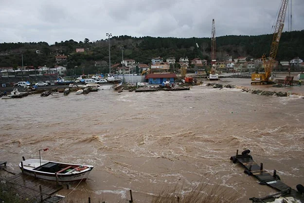 Beykoz Riva 'göle' döndü. 3 Tekne battı 3 riva haber 20 MAKXk 2lA