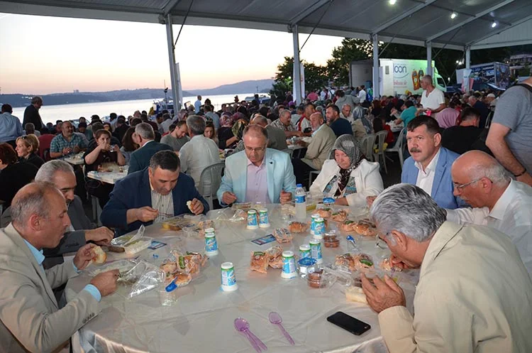 Beykoz Rizeliler Derneği’nin 1500 kişilik iftarı 1 rize iftar