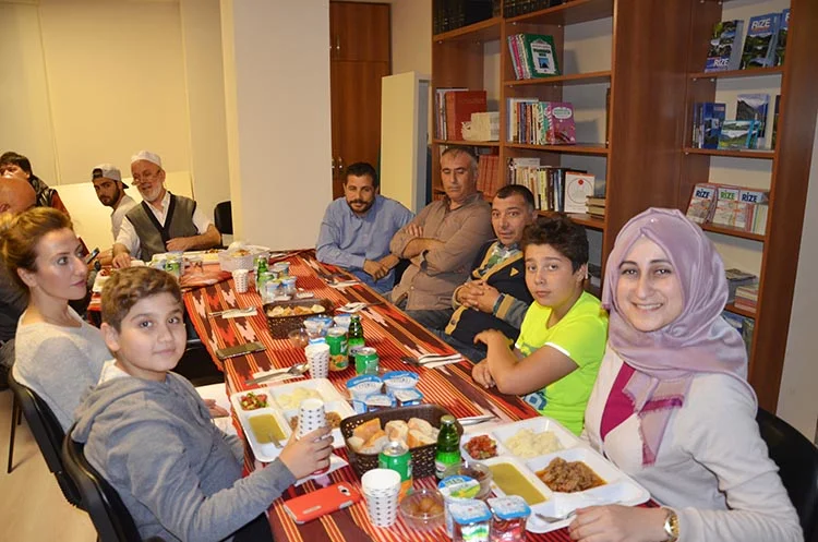 Beykoz Rizeliler Derneği’nde istişareli iftar yemeği 3 rizeliler ifta VBIj 7p3nO