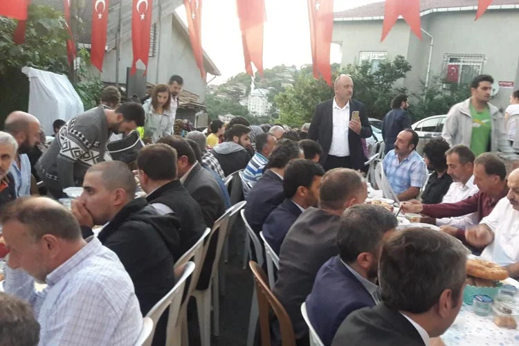 Rizeliler iftarı Fetihtepe Camii’nde yaptı 1 salamb e93Q8qiXN8