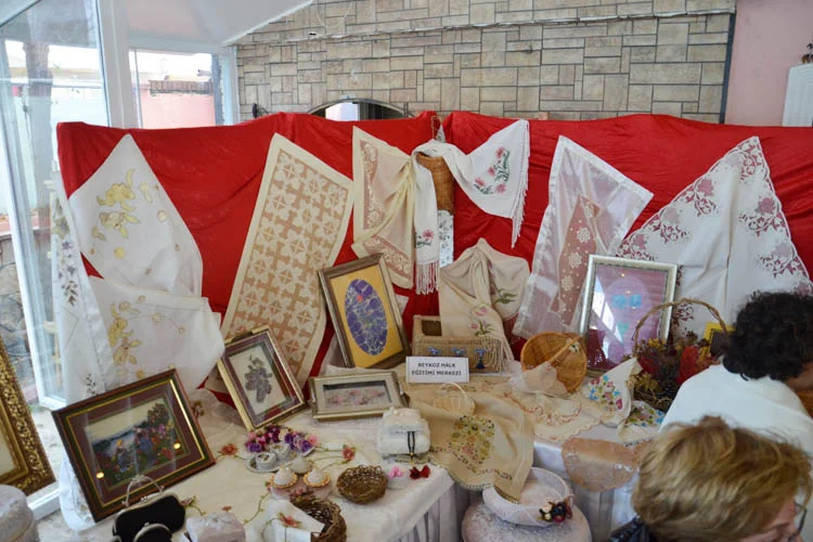 Beykoz'da sanat eserleri sergisi açıldı 3 sanateserlerisergisibeykoz 10 9QhODFwvrF