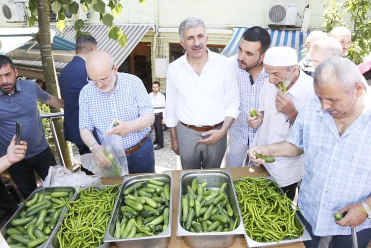 Beykoz Belediye Başkanı ücretsiz sebze dağıttı 1 sebze 2 YS7VDsGpfq