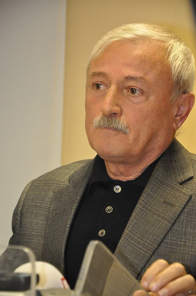 secili akif 13 Qh49 hrVKD