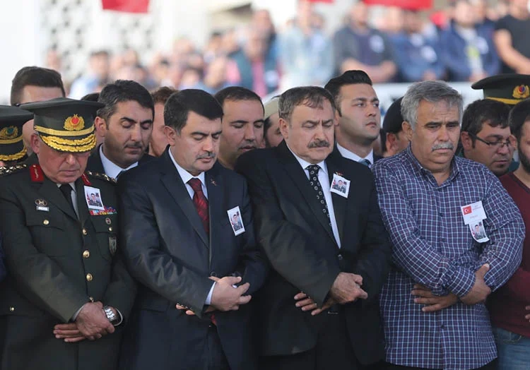 Beykoz şehidinin askeri töreni 1 sehidin cenaze toreni 6UKyQWfI7L