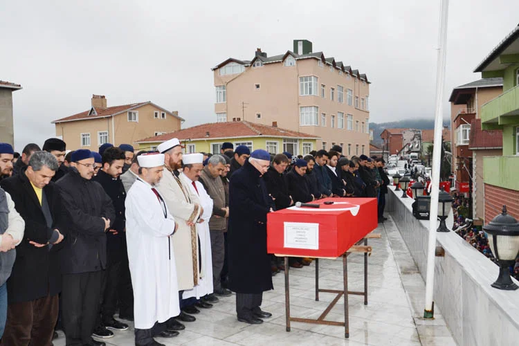 Beykozlu şehidi yüzlerce kişi uğurladı 3 sehit cen abdullahacsi 11 uOVZ7GthJK