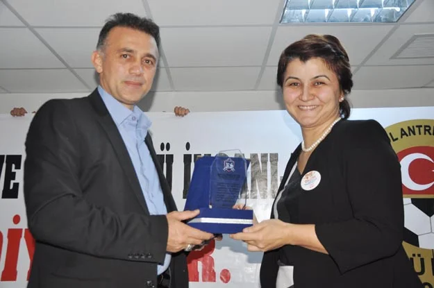 Dr. Öznur Küçük’ten gençlere... 2 seminer secili db