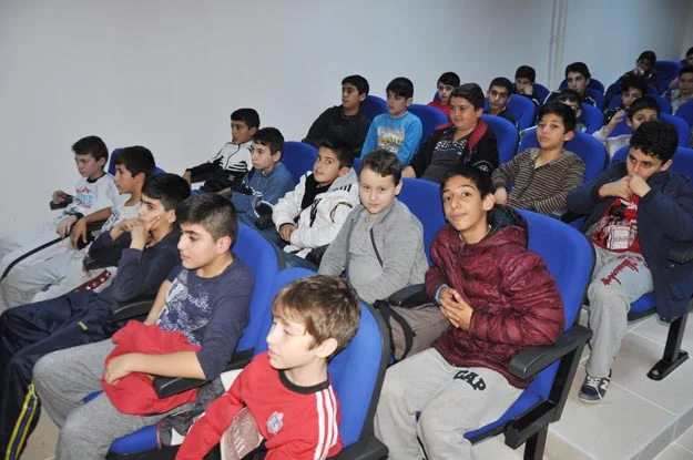 Dr. Öznur Küçük’ten gençlere... 1 seminer secili db 3 JVwbhs1IId