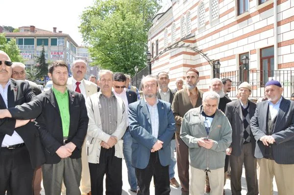 Meydanda olmadı, cami önünde konuştu 2 sp NLXulqkwNO