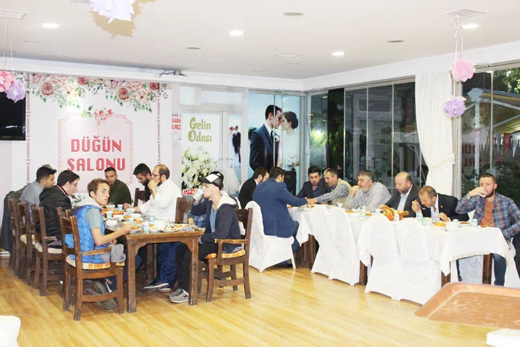 Beykozlu Saadet gençliği iftarda buluştu 2 sp genc if IwvLnOywuW