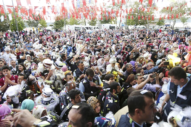 Beykoz'da geleneksel sünnet şöleni yapıldı 3 sunnet beykozbel 17 S5f7aqubLf