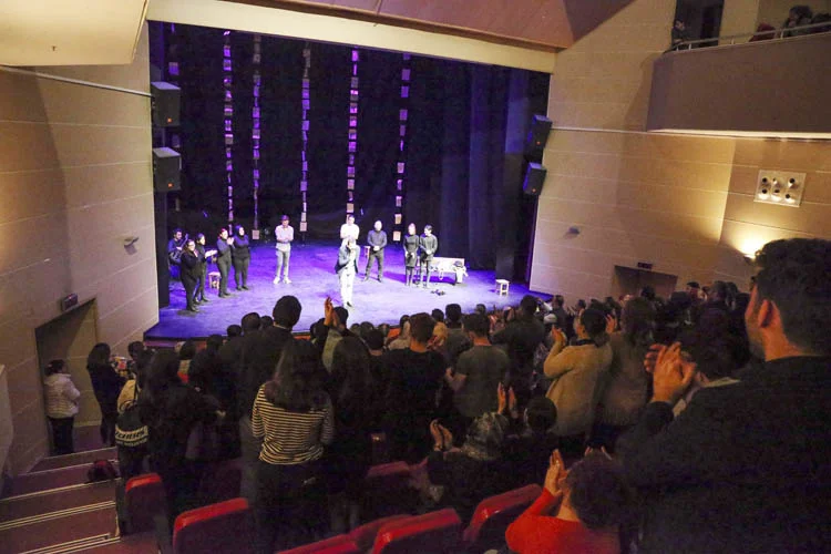 Beykoz'un Şairi Orhan Veli, tiyatro sahnesinde 1 tarifsizkederlericindeyi XV5Z4KbnTI