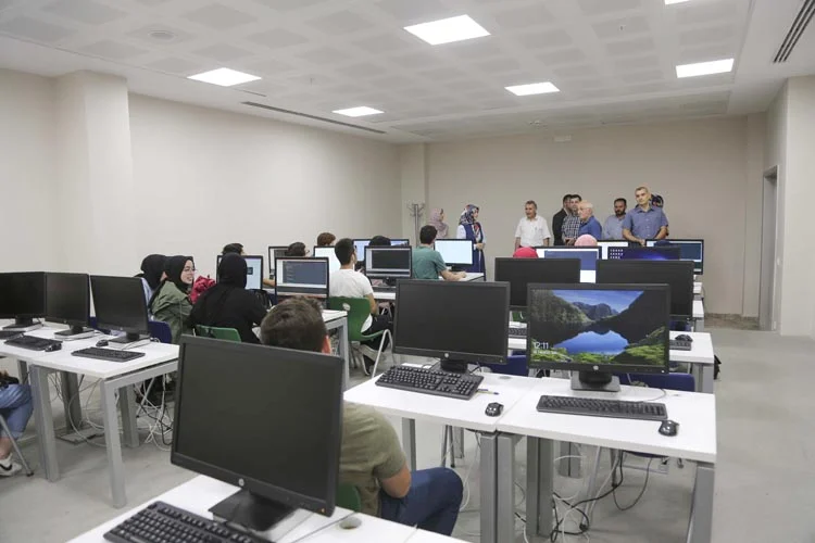 Beykoz TAÜ’den Boğaziçi İmam Hatip’e kodlama eğitimi 2 tau hatip 2 Np3KRteiFe