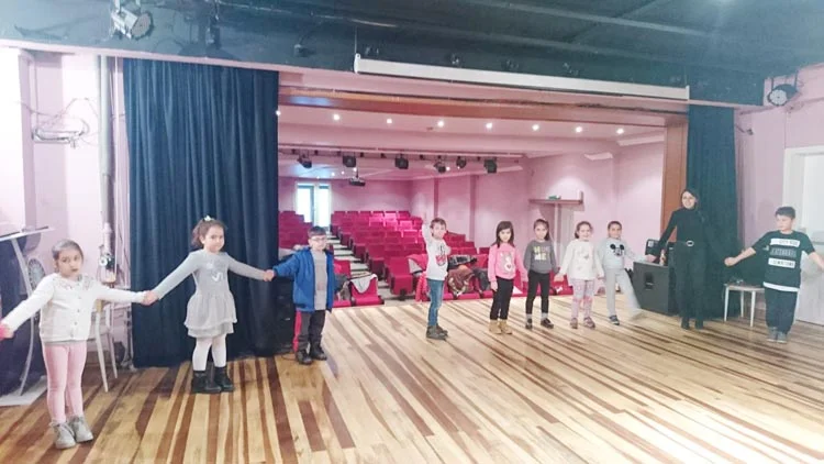 Beykoz Vakfı’nda Tiyatro Kursları başladı 2 tiyatro 8 vrAvD d6jP