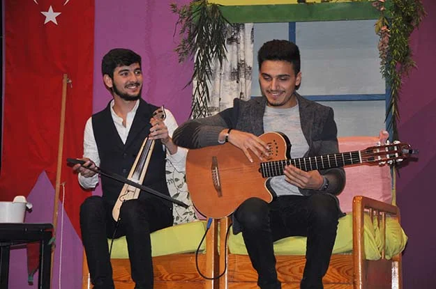 Beykoz'da canlı müzikli tiyatro sahnelendi 3 tiyatro hisar 21 Xmra1uOLCg