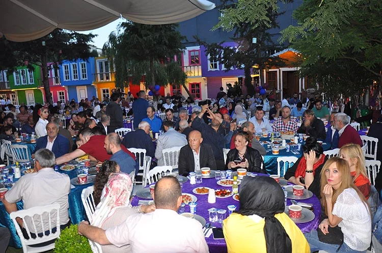 Beykoz’da Trabzonluların iftarı resepsiyon gibiydi 4 trabzon iftar 26 4nymySozD5