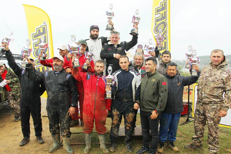 Beykoz Riva'da sağanak yağmurda trial yarışı 2 trial riva MNx L acq8