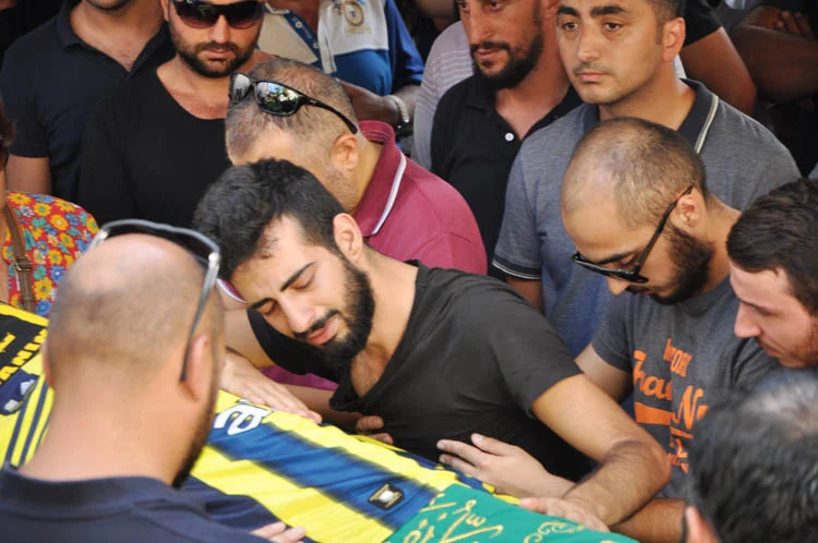 Fenerbahçe’nin tribün lideri Beykoz’da ebediyete uğurlandı 3 tugcem karagoz beykoz cenaze 6 Lw3JZCmq 3