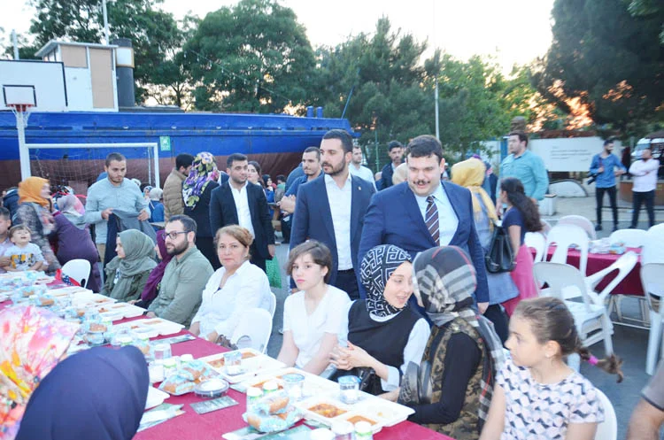 TÜGVA Beykoz iftarında gençlik coşkusu 1 tugvabeykoziftarindegenclikcoskusu 1 MSbb8OwkVK