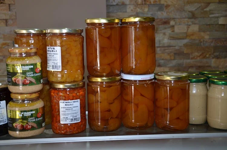 Beykoz’da bir şarküteri… Herşey doğal ve yerli. 2 ukkase sarkute S0AlMdT7ut