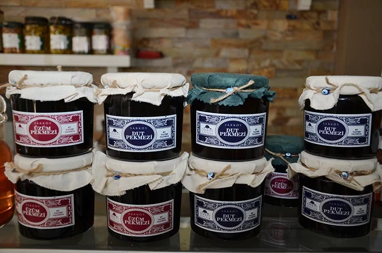 Beykoz’da bir şarküteri… Herşey doğal ve yerli. 3 ukkase sarkute mkNfqDQj1g