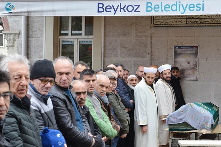 Trafik kurbanı Perihan Teyze uğurlandı 1 uskudarcenazeperihanceli isppFXcUs