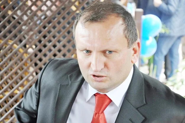 ustabasi man raDYc77KIR