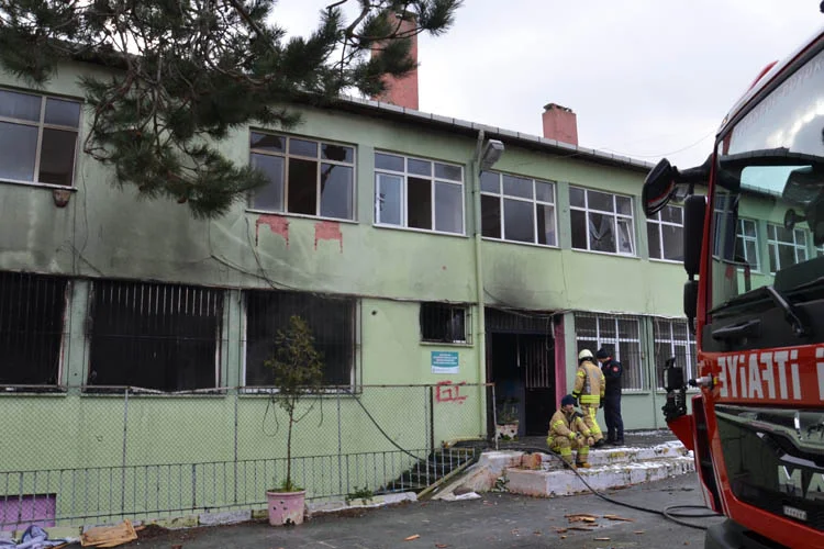 Uyuşturucu bağımlıları Beykoz'da okul yaktı 2 uyusturucuyangincigde ZNjJSEtVRW