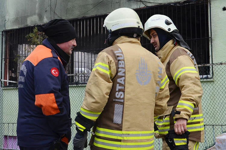 Uyuşturucu bağımlıları Beykoz'da okul yaktı 3 uyusturucuyangincigde vWmFZYUCHL