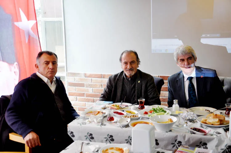 Vatan Partisi, Beykoz üyelerine kahvaltı verdi 3 vatanpartisibeykozuyelerinekahvaltiverdi