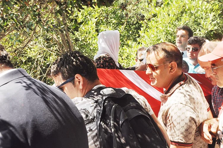 Beykoz'daki cenazede alkış krizi çabuk bitti 2 yasar nuri ozturk 10 ucjp4FtUwo