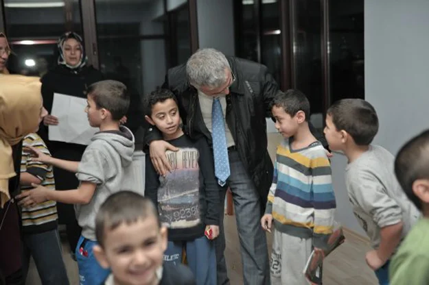 Kimsesiz çocuklarla sevgi dolu bir gün 2 yetmcocuklar WUn7tKgrGG