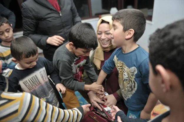 Kimsesiz çocuklarla sevgi dolu bir gün 1