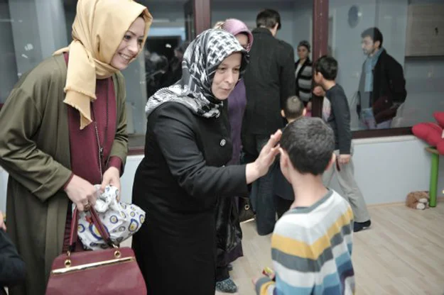 Kimsesiz çocuklarla sevgi dolu bir gün 3